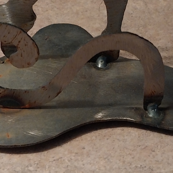 Scrap metal welded art figurine of a lady golfer. - Picture 5 of 6